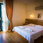 Ξενοδοχείο Levent 2*